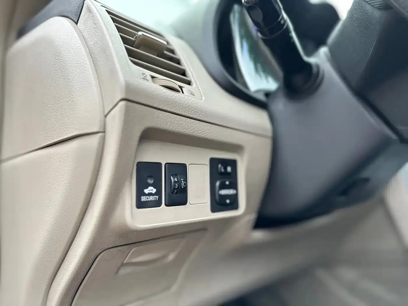 2012 Toyota Corolla Premium Edition 1.6L Automatic GL — миниатюра 4
