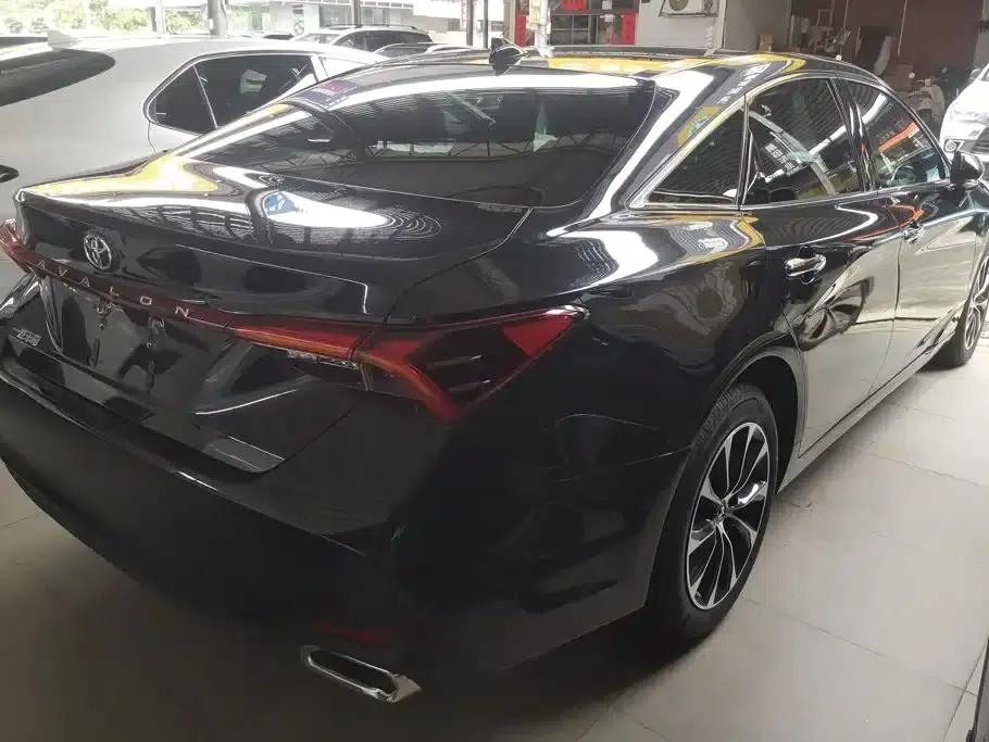 2022 Toyota Avalon 2.0L Luxury Edition — миниатюра 3