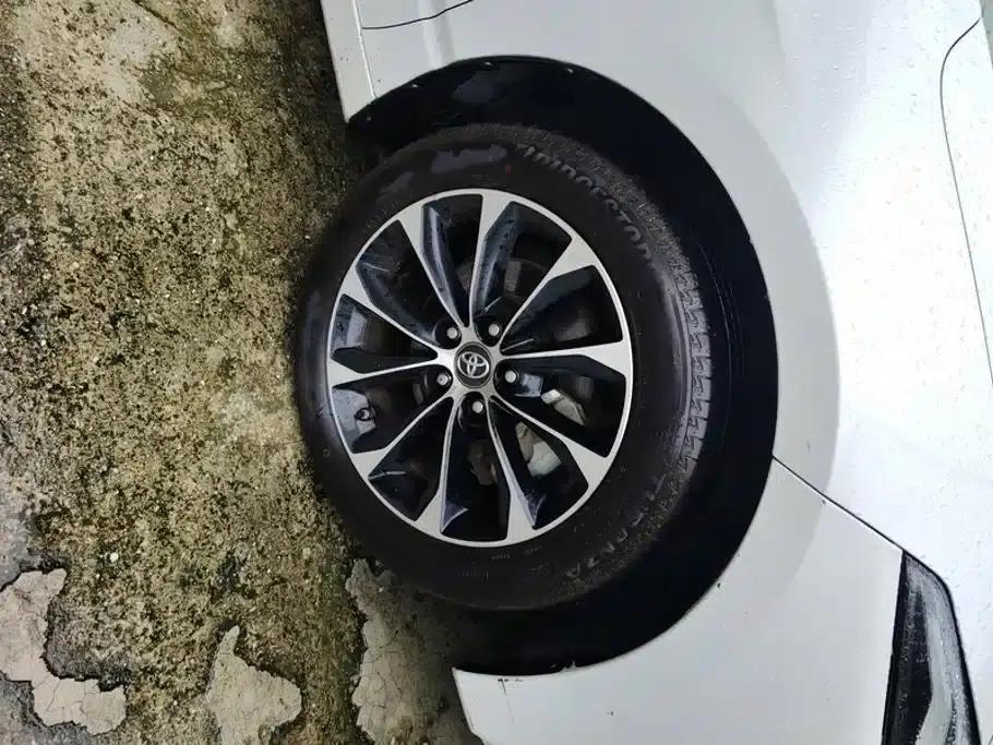 2023 Toyota Avalon Hybrid 2.5L Luxury Edition — миниатюра 6