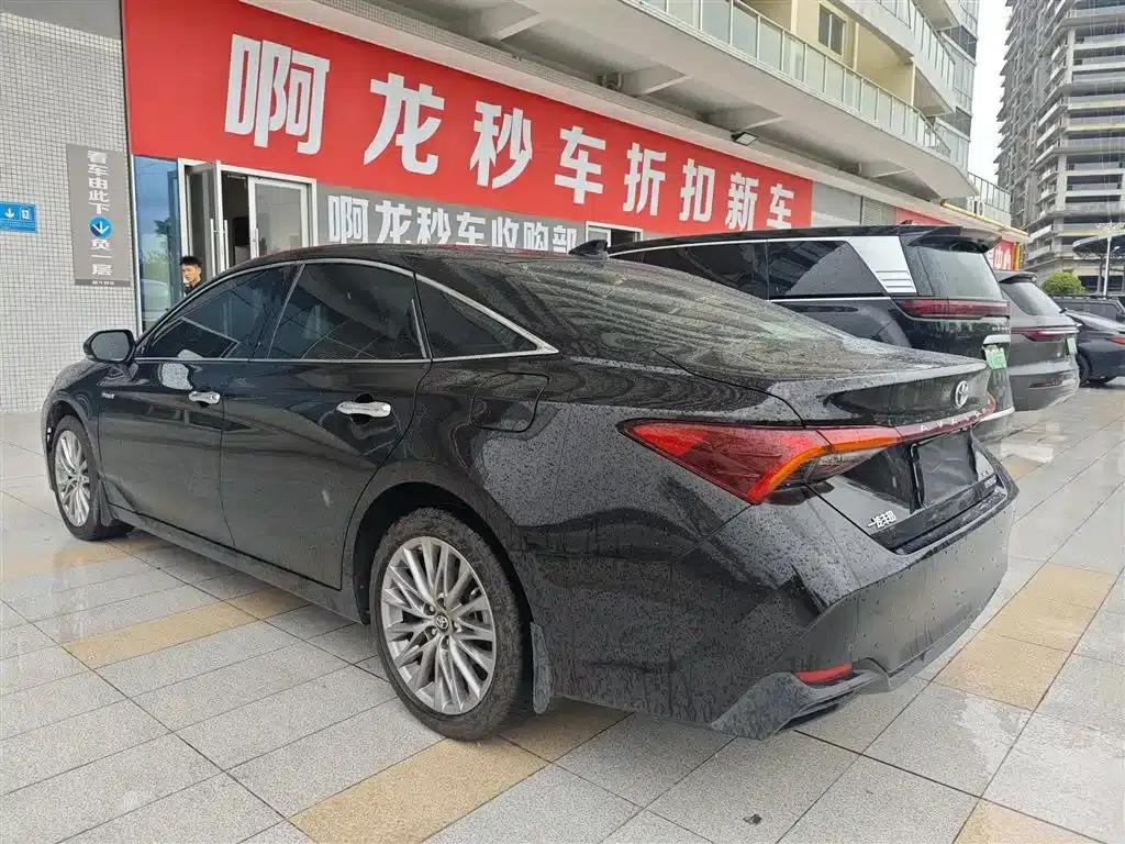 2022 Toyota Avalon Hybrid 2.5L XLE Premium Edition — миниатюра 3