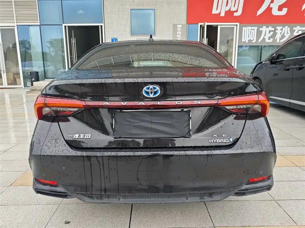 2022 Toyota Avalon Hybrid 2.5L XLE Premium Edition — миниатюра 4