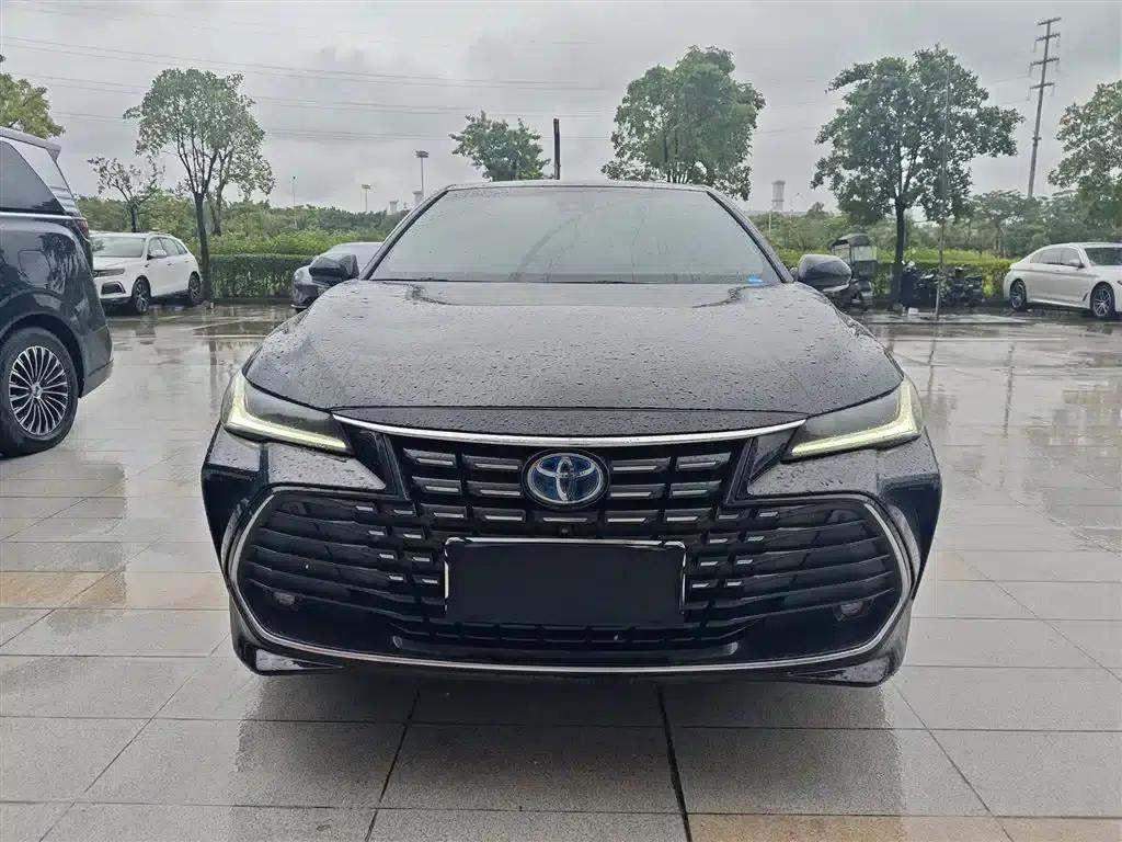 2022 Toyota Avalon Hybrid 2.5L XLE Premium Edition — миниатюра 6