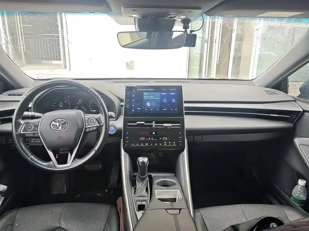 2022 Toyota Avalon Hybrid 2.5L XLE Premium Edition — миниатюра 7