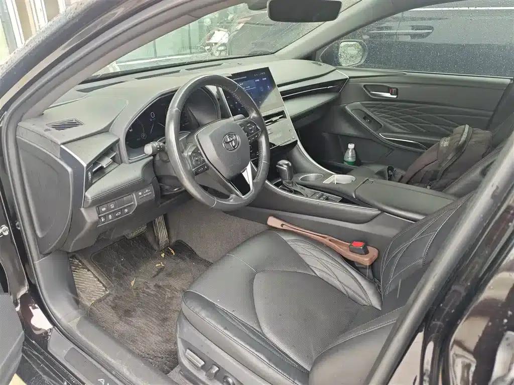 2022 Toyota Avalon Hybrid 2.5L XLE Premium Edition — миниатюра 8