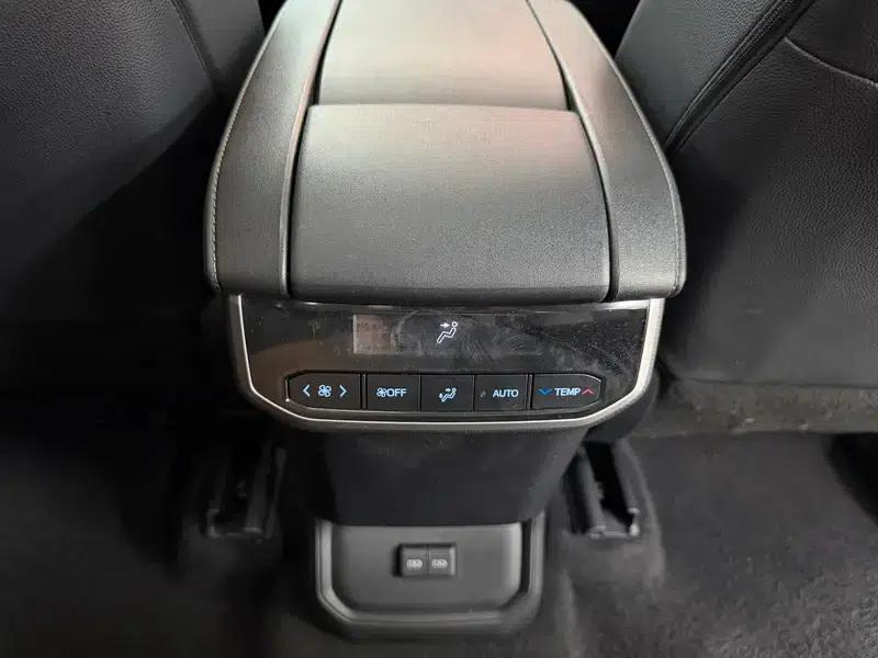 2022 Toyota Highlander Hybrid 2.5L AWD Premium 7-Seater — миниатюра 13