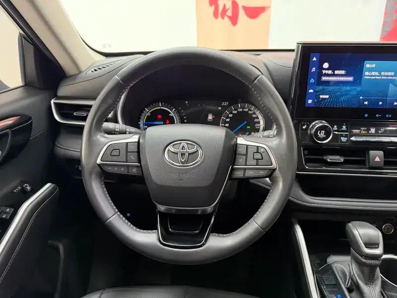 2022 Toyota Highlander Hybrid 2.5L AWD Premium 7-Seater — миниатюра 18