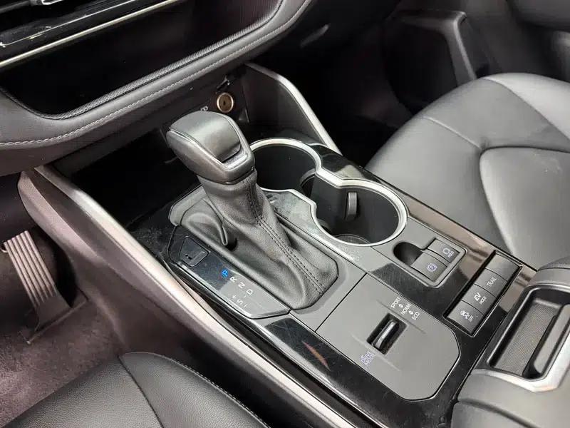 2022 Toyota Highlander Hybrid 2.5L AWD Premium 7-Seater — миниатюра 19