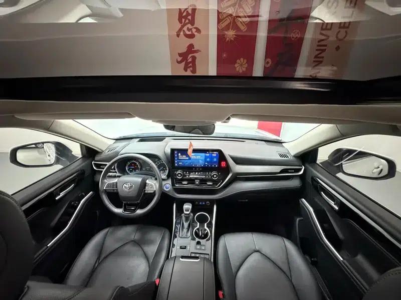 2022 Toyota Highlander Hybrid 2.5L AWD Premium 7-Seater — миниатюра 21