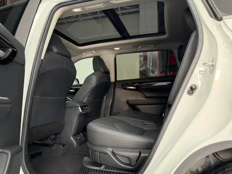 2022 Toyota Highlander Hybrid 2.5L AWD Premium 7-Seater — миниатюра 24
