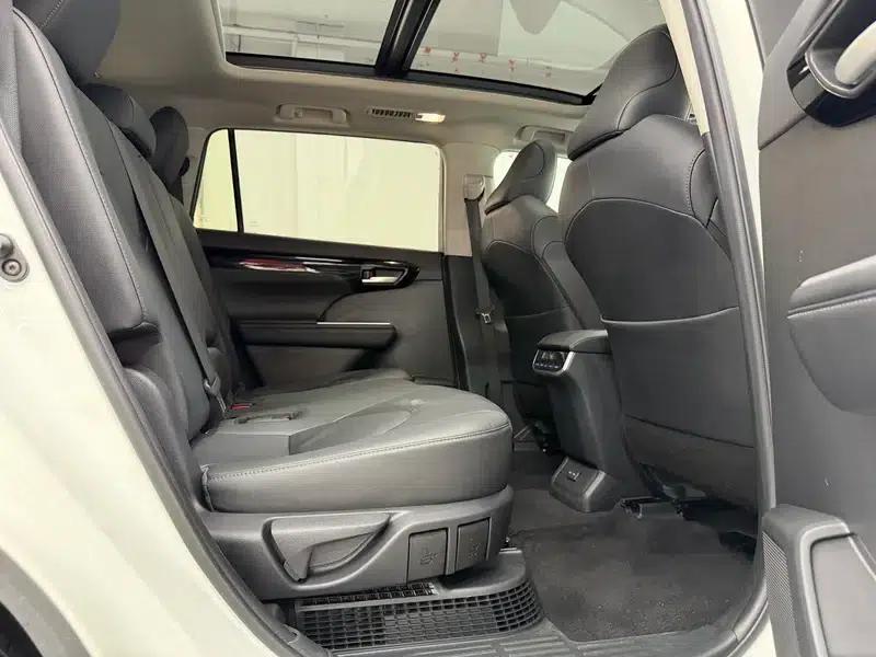 2022 Toyota Highlander Hybrid 2.5L AWD Premium 7-Seater — миниатюра 28