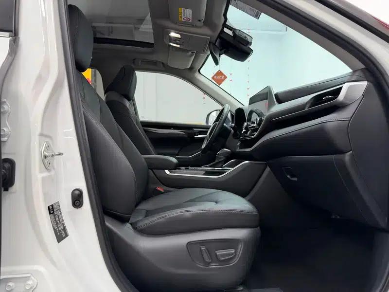 2022 Toyota Highlander Hybrid 2.5L AWD Premium 7-Seater — миниатюра 29