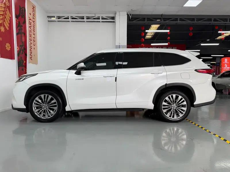 2022 Toyota Highlander Hybrid 2.5L AWD Premium 7-Seater — миниатюра 4