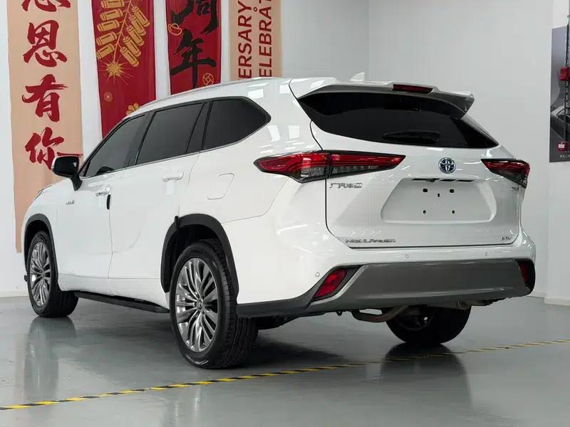 2022 Toyota Highlander Hybrid 2.5L AWD Premium 7-Seater — миниатюра 5
