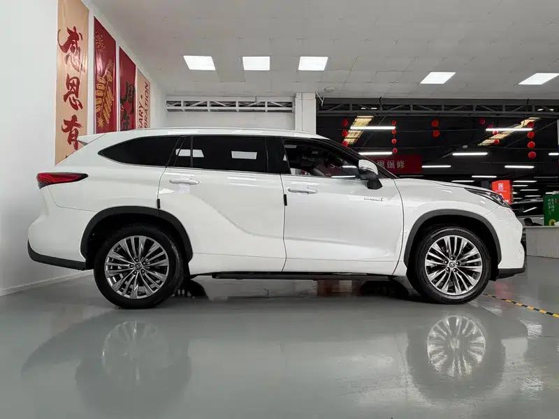 2022 Toyota Highlander Hybrid 2.5L AWD Premium 7-Seater — миниатюра 8