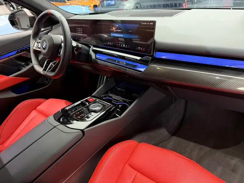 BMW M5 PHEV 2025 Model M5 — миниатюра 11