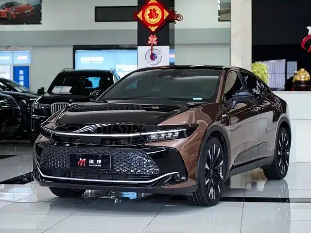 2023 Toyota Crown SportCross 2.4T SportCross HEV AWD Supreme Edition