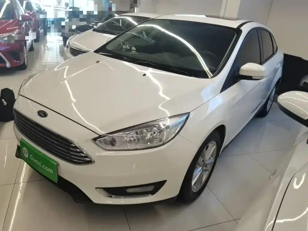 Ford Focus 2017 Sedan 1.6L Automatic Fashion Smart Edition — миниатюра 1