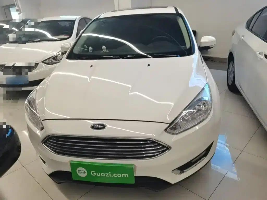 Ford Focus 2017 Sedan 1.6L Automatic Fashion Smart Edition — миниатюра 3