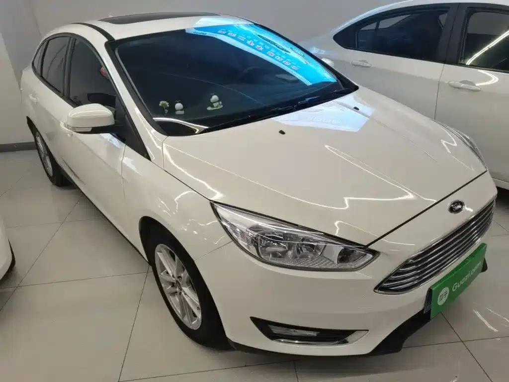 Ford Focus 2017 Sedan 1.6L Automatic Fashion Smart Edition — миниатюра 4
