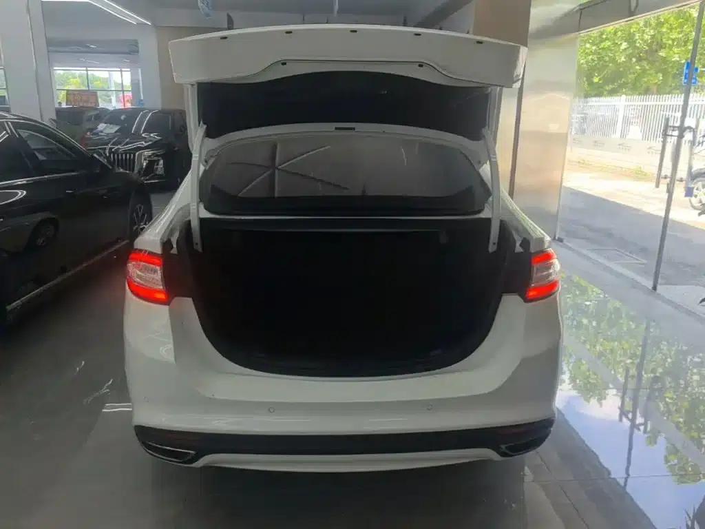 2013 Ford Mondeo 1.5L GTDi180 Fashion Edition — миниатюра 19
