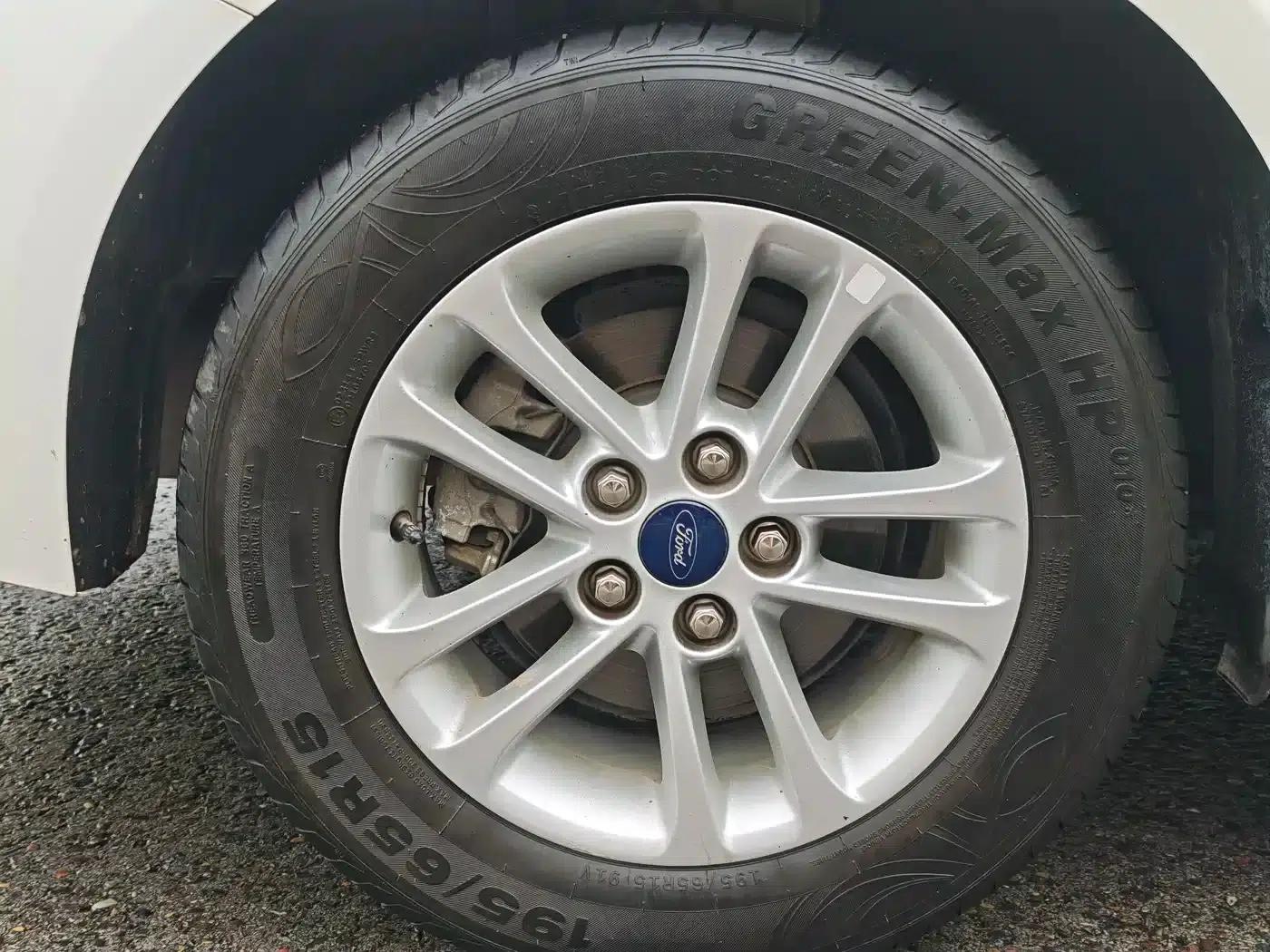 Ford Focus 2019 1.5L Automatic Premium Edition — миниатюра 4