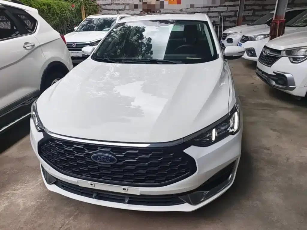 Ford Focus 2021 1.5L Automatic Diamond Edition — миниатюра 3
