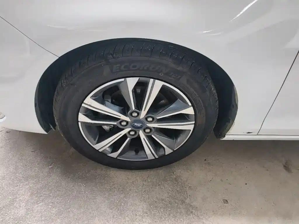Ford Focus 2021 1.5L Automatic Diamond Edition — миниатюра 23
