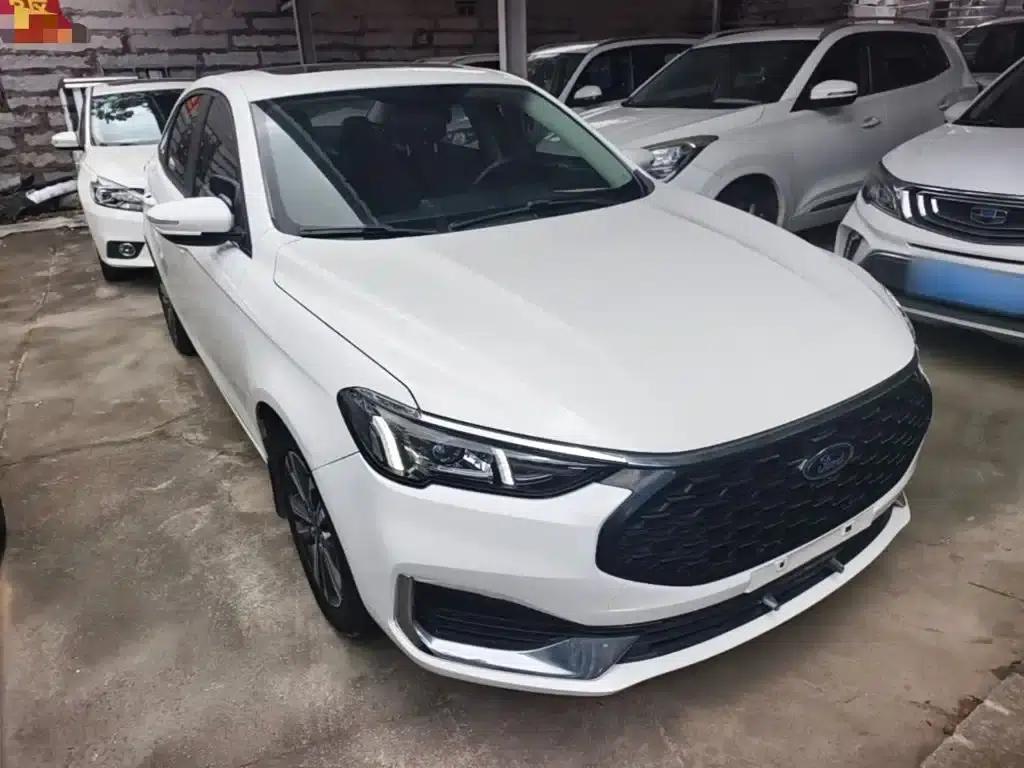 Ford Focus 2021 1.5L Automatic Diamond Edition — миниатюра 4