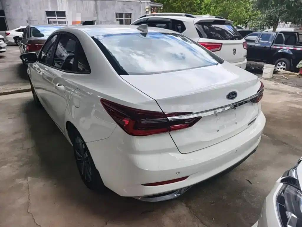 Ford Focus 2021 1.5L Automatic Diamond Edition — миниатюра 5
