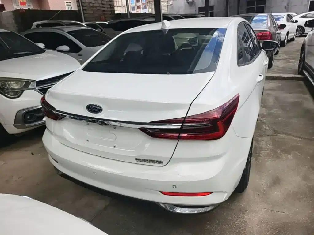 Ford Focus 2021 1.5L Automatic Diamond Edition — миниатюра 6
