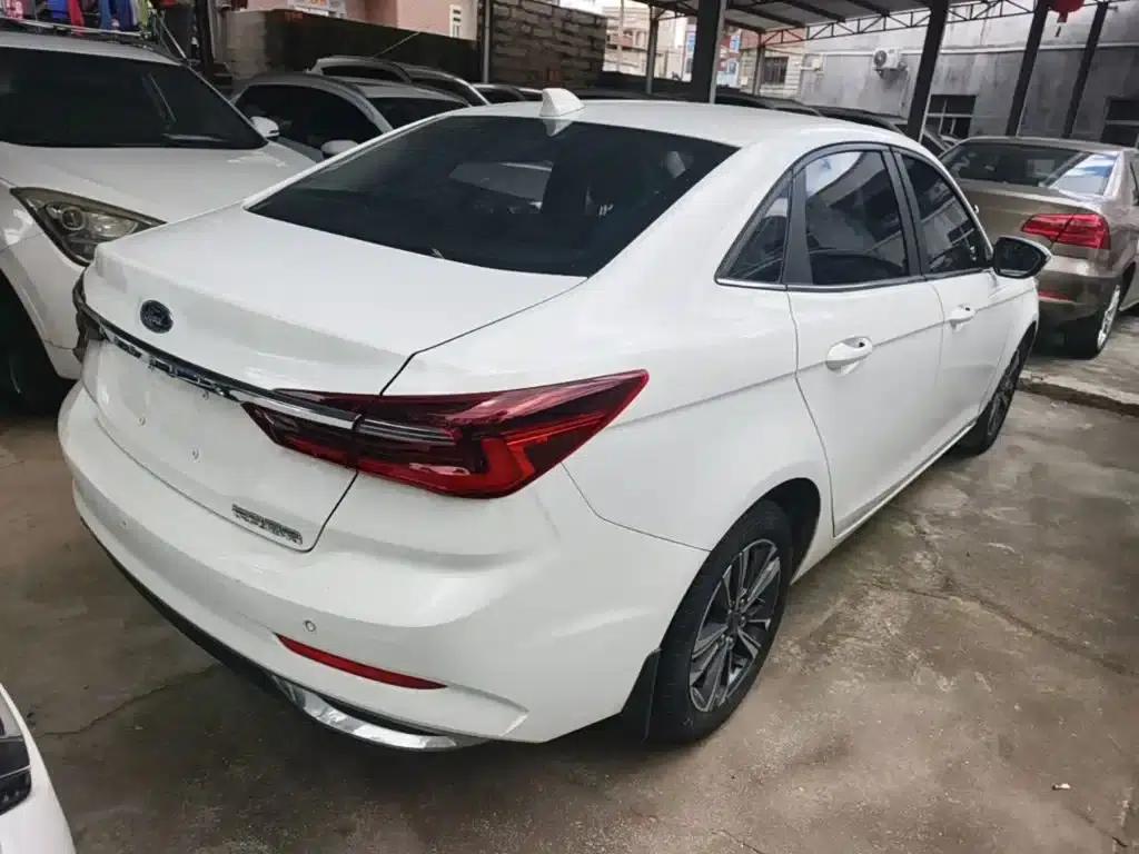Ford Focus 2021 1.5L Automatic Diamond Edition — миниатюра 7