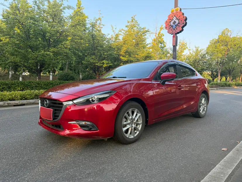 Mazda 3 Axela 2017 Sedan 1.5L Manual Luxury Model China VI Standard — миниатюра 1