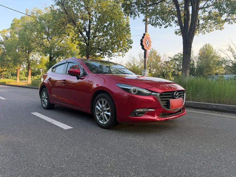 Mazda 3 Axela 2017 Sedan 1.5L Manual Luxury Model China VI Standard — миниатюра 12