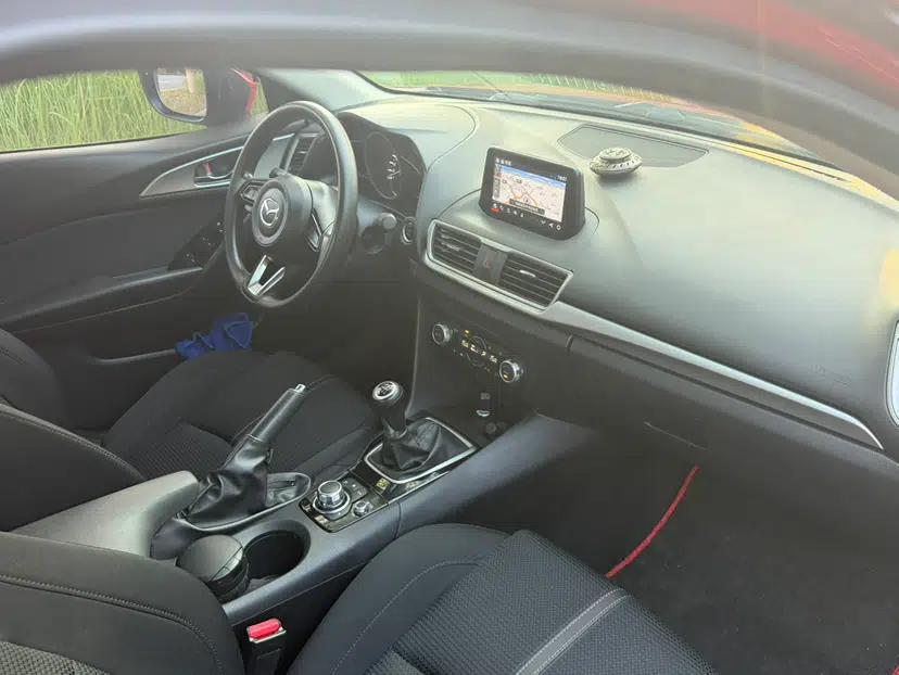 Mazda 3 Axela 2017 Sedan 1.5L Manual Luxury Model China VI Standard — миниатюра 14