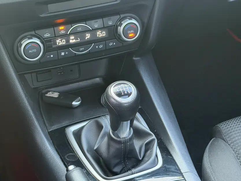 Mazda 3 Axela 2017 Sedan 1.5L Manual Luxury Model China VI Standard — миниатюра 16