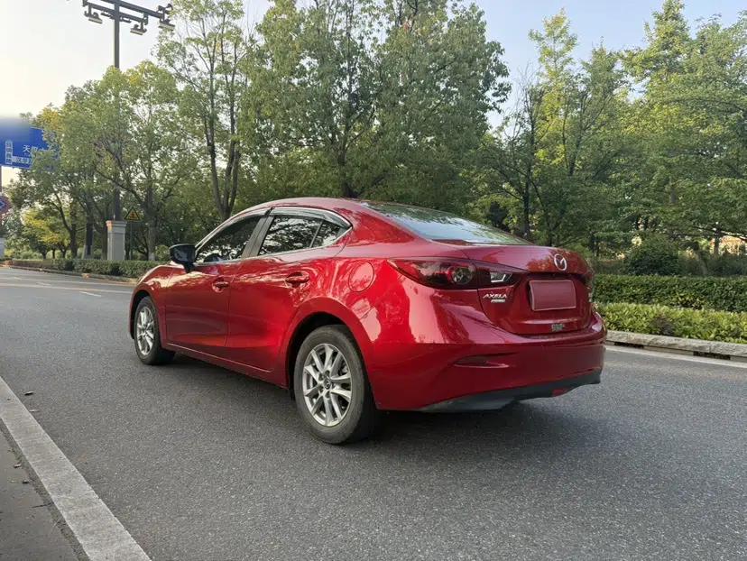 Mazda 3 Axela 2017 Sedan 1.5L Manual Luxury Model China VI Standard — миниатюра 17
