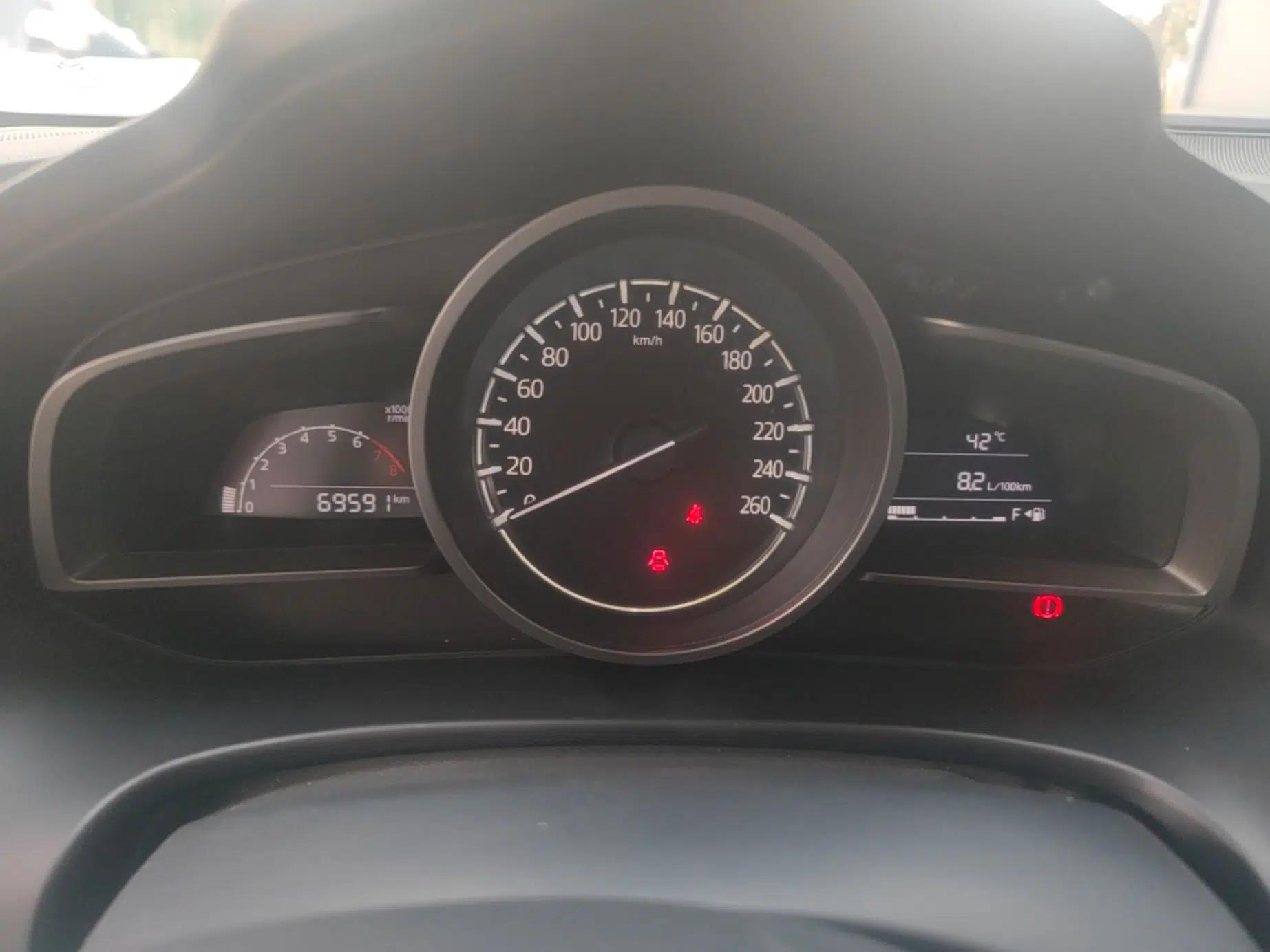 Mazda 3 Axela 2017 Sedan 1.5L Manual Luxury Model China VI Standard — миниатюра 23