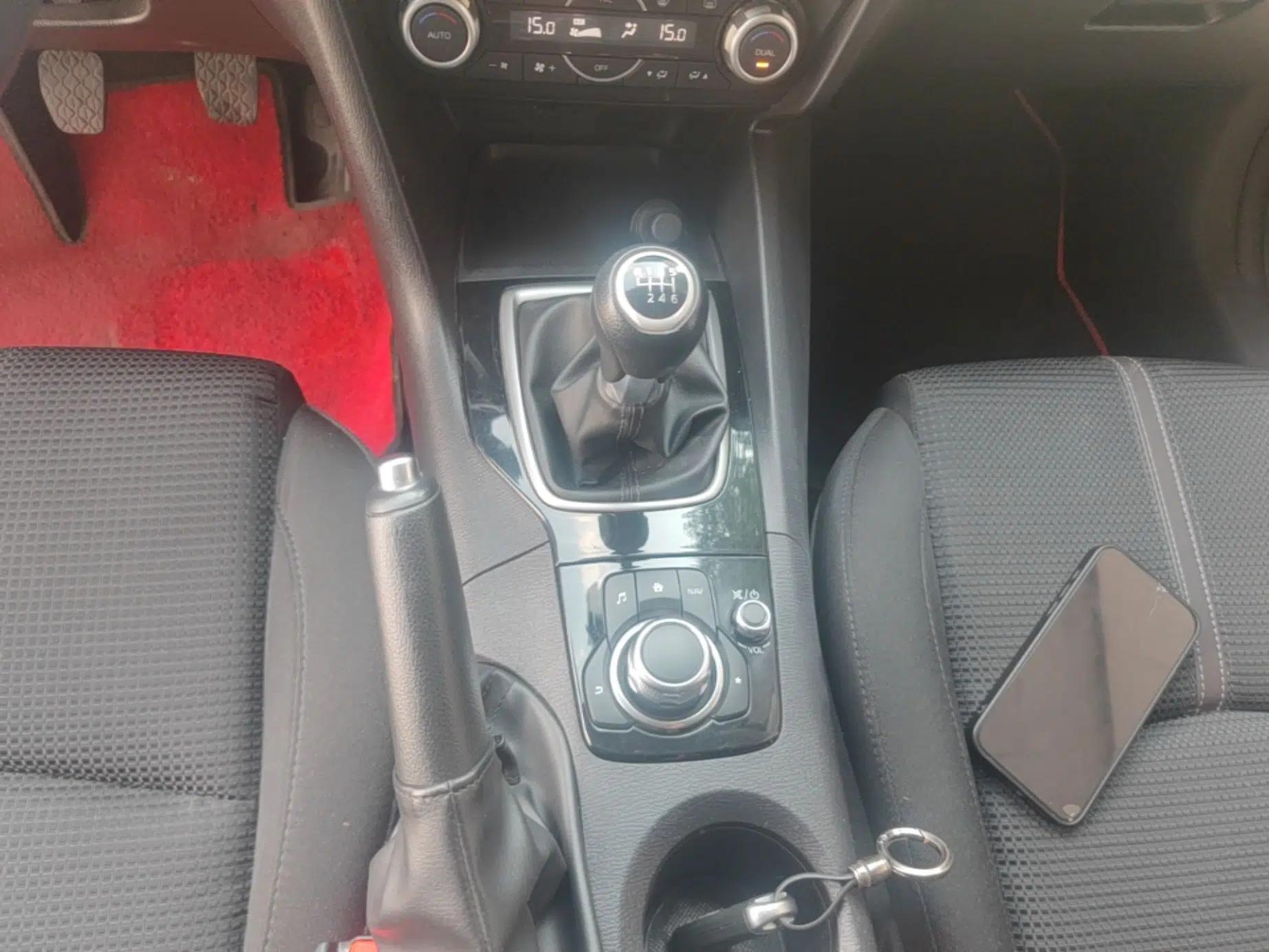 Mazda 3 Axela 2017 Sedan 1.5L Manual Luxury Model China VI Standard — миниатюра 25