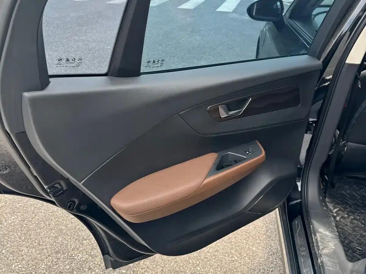 Hongqi E-QM5 2021 Charging Flagship Edition — миниатюра 12