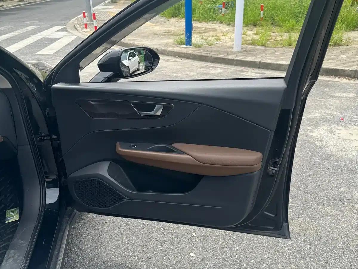Hongqi E-QM5 2021 Charging Flagship Edition — миниатюра 5