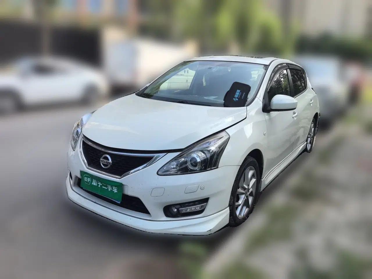 Nissan Tiida 2011 1.6T M-CVT Cool Edition — миниатюра 1