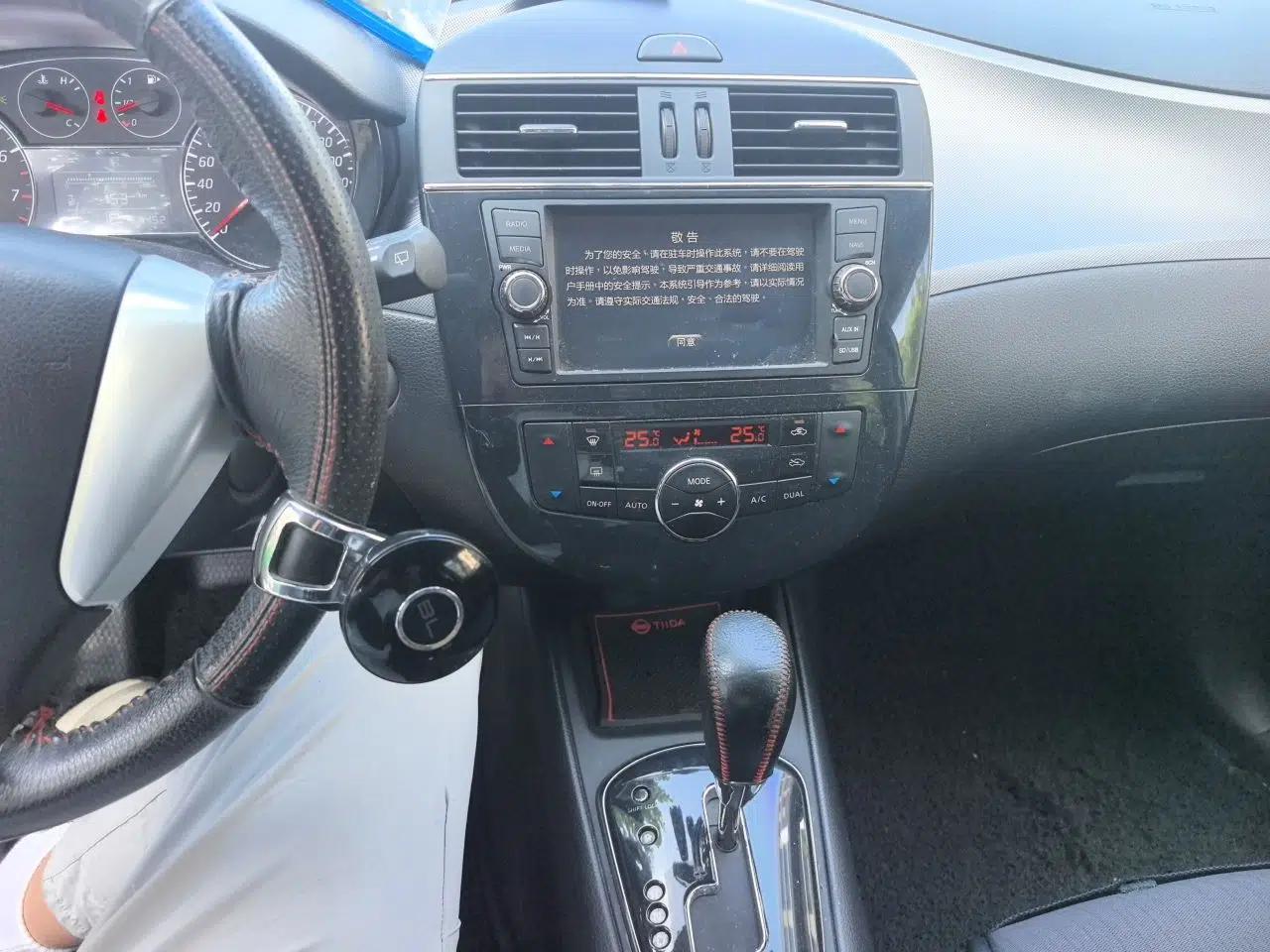 Nissan Tiida 2011 1.6T M-CVT Cool Edition — миниатюра 13