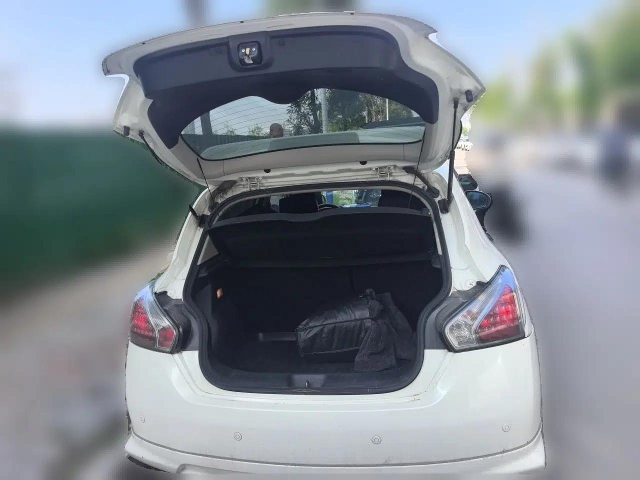 Nissan Tiida 2011 1.6T M-CVT Cool Edition — миниатюра 19