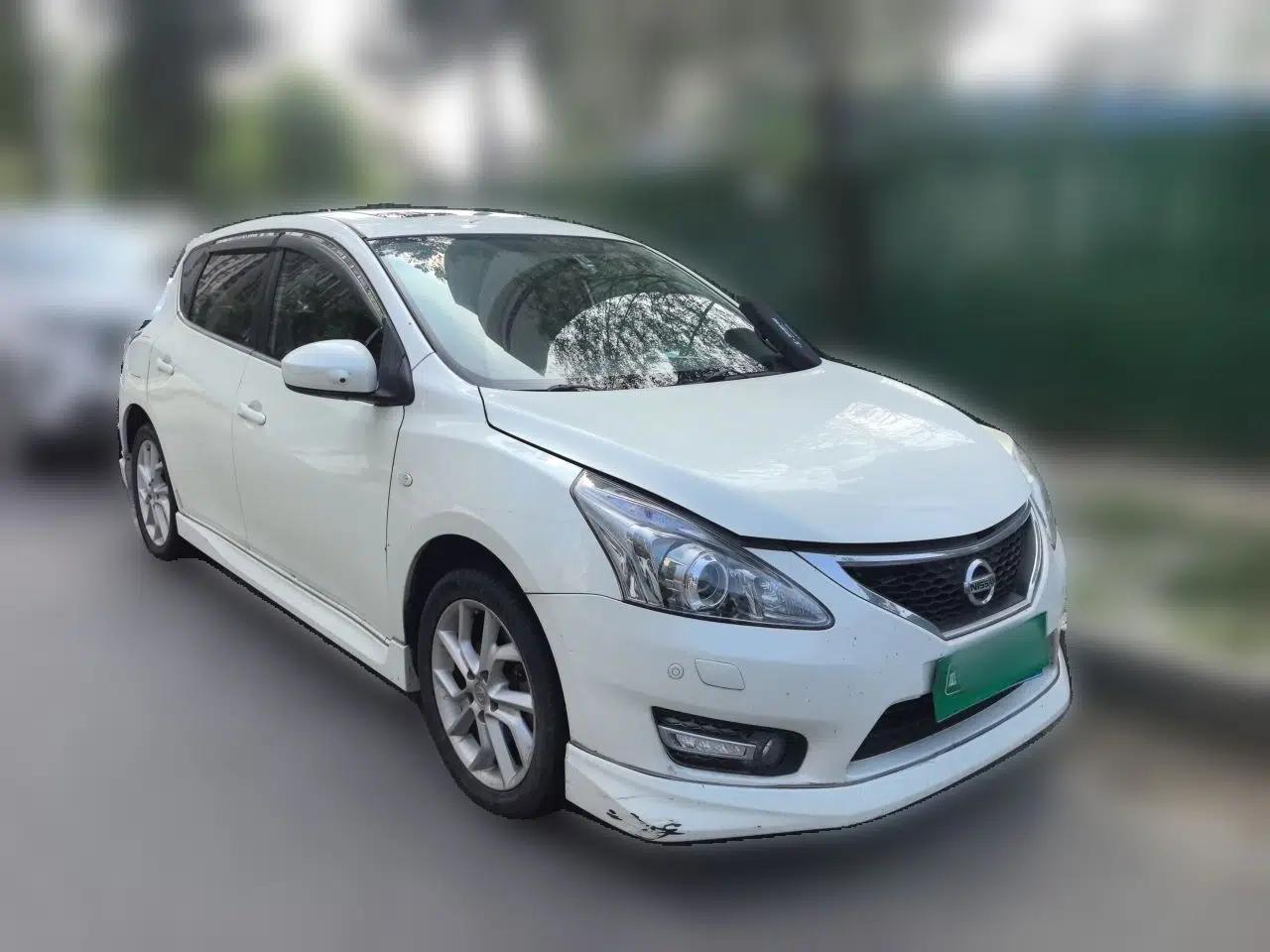 Nissan Tiida 2011 1.6T M-CVT Cool Edition — миниатюра 3