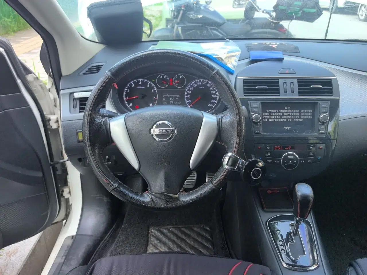 Nissan Tiida 2011 1.6T M-CVT Cool Edition — миниатюра 10