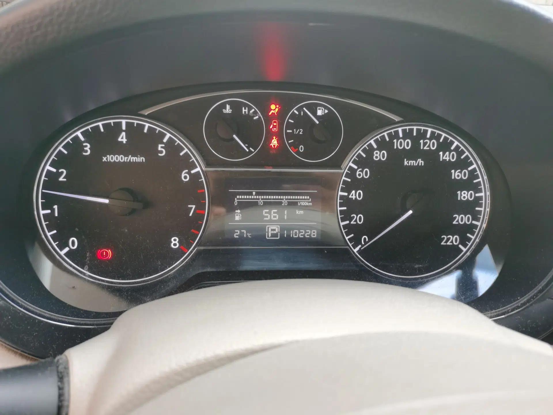 Nissan Tiida 2011 1.6L CVT Comfort Model — миниатюра 11