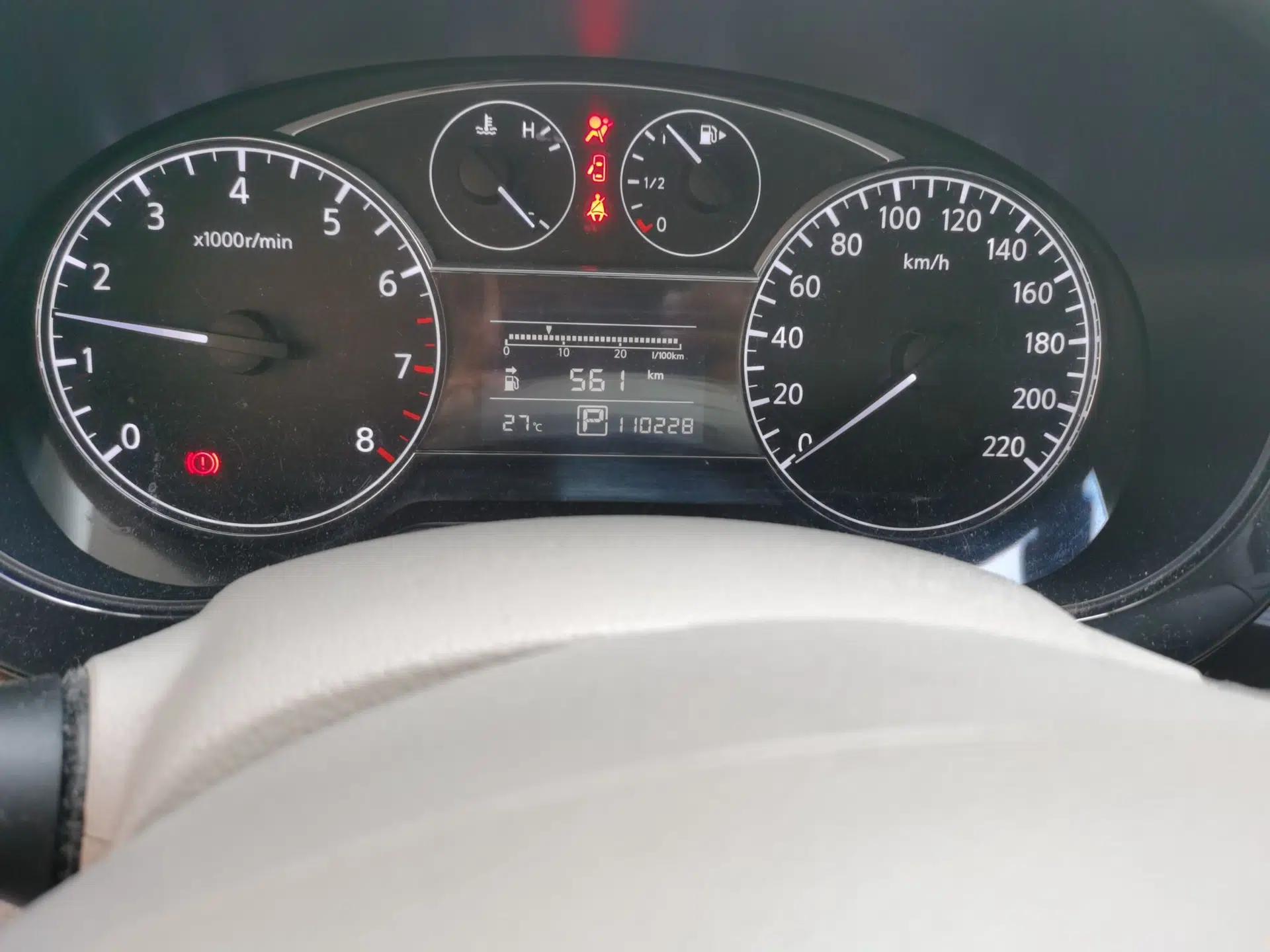 Nissan Tiida 2011 1.6L CVT Comfort Model — миниатюра 12
