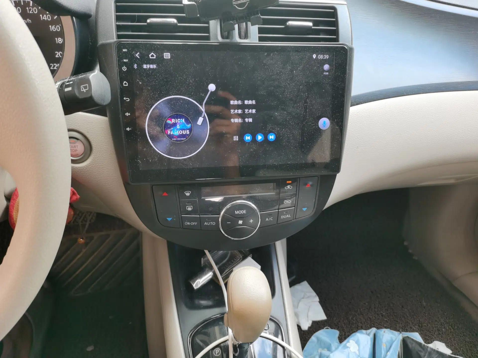 Nissan Tiida 2011 1.6L CVT Comfort Model — миниатюра 13