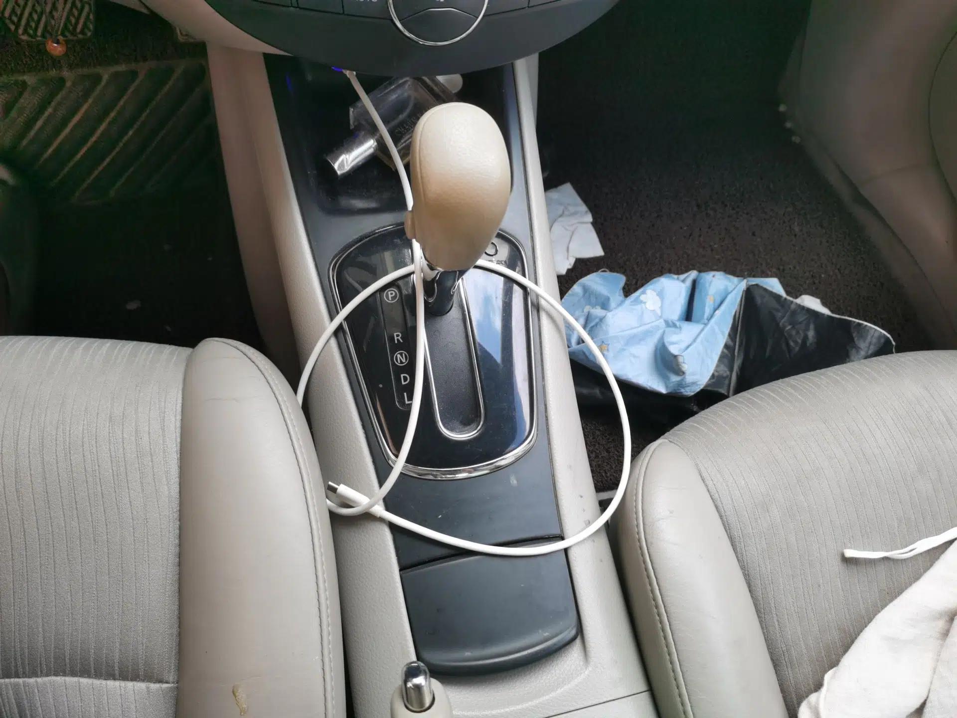 Nissan Tiida 2011 1.6L CVT Comfort Model — миниатюра 14
