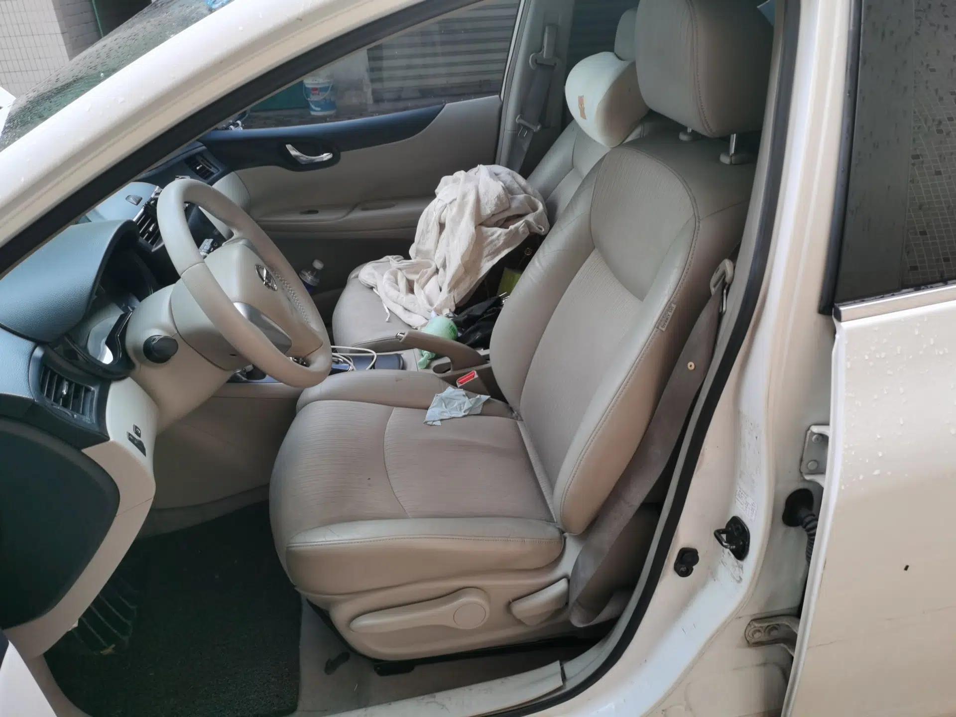Nissan Tiida 2011 1.6L CVT Comfort Model — миниатюра 15